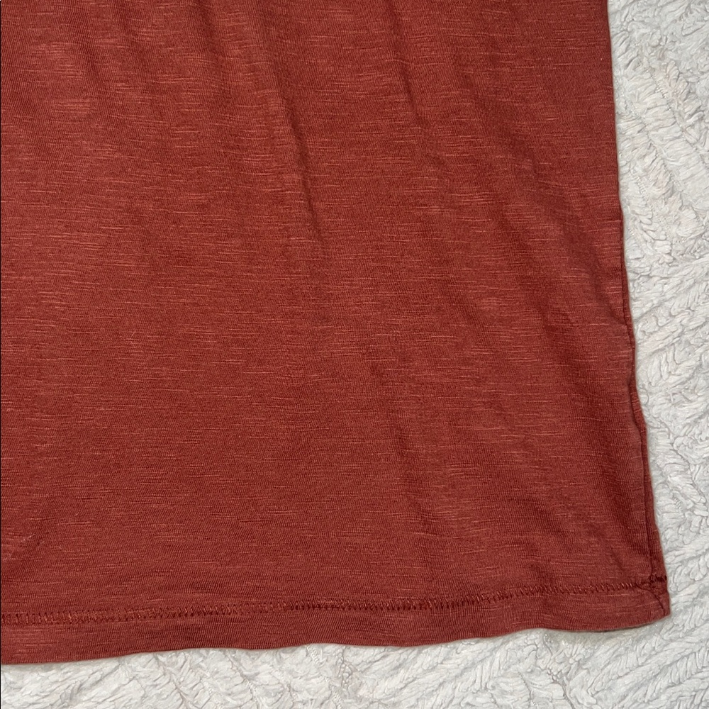 Universal Thread v-neck short sleeve t-shirt,
Size Medium, New with tags - Picture 5 of 16
